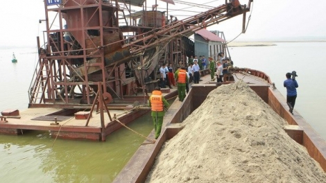 Khai thác cát trái phép ở Phúc Thọ (Hà Nội) – Trách nhiệm của cơ quan chức năng ở đâu? (6/7/2018)