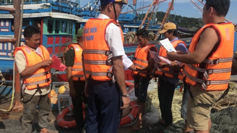 Hướng dẫn neo đậu tàu thuyền trong mưa bão (17/8/2018)