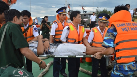Vùng Cảnh sát biển 2 sẵn sàng vượt hiểm nguy, hỗ trợ ngư dân (13/8/2018)
