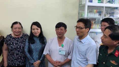 Phó Thủ tướng Vũ Đức Đam yêu cầu: Cần sớm hoàn thành việc kết nối mạng của hơn 61.000 cơ sở bán lẻ thuốc trong cả nước (Thời sự trưa 24/8/2018)