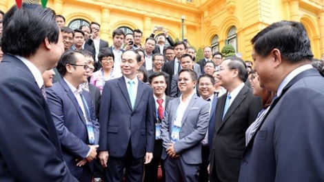 Chủ tịch nước Trần Đại Quang  gặp mặt 100 đại biểu người Việt Nam tài năng trong lĩnh vực khoa học và công nghệ (Thời sự chiều 18/8/2018)