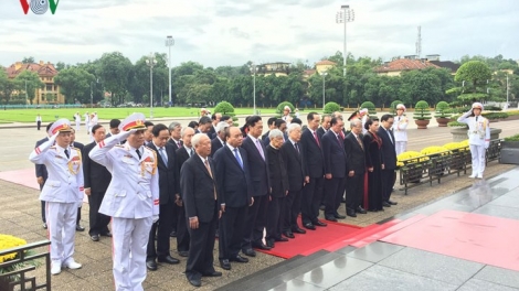 Lãnh đạo Đảng, Nhà nước vào Lăng, viếng Chủ tịch Hồ Chí Minh nhân kỷ niệm 73 năm Cách mạng Tháng Tám và Quốc khánh 2/9 (Thời sự trưa 31/8/2018)