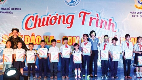 Tết Trung thu " Bố ở đảo xa - Con ở nhà có bạn" (15/9/2018)