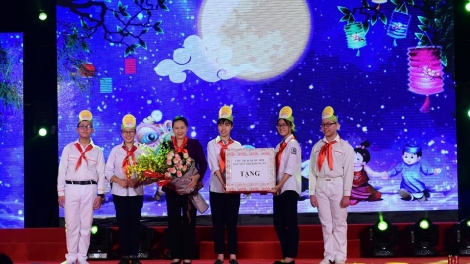 Chủ tịch Quốc hội Nguyễn Thị Kim Ngân dự Đêm hội trăng rằm 2018 của Thiếu nhi Hà Nội (Thời sự đêm 20/9/2018)