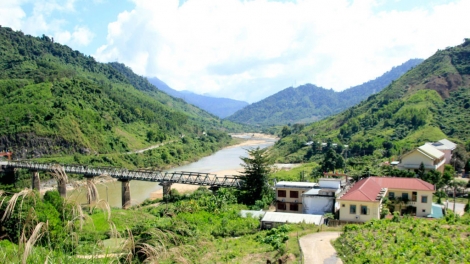 Ủy ban Thường vụ Quốc hội đề nghị làm rõ việc bổ sung 29 huyện vào danh sách huyện nghèo giai đoạn 2018-2020 (Thời sự chiều 17/9/2018)