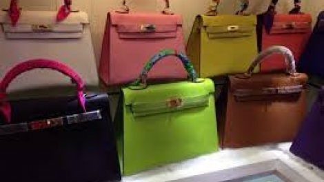 Cục Quản lý thị trường Hà Nội thu giữ gần 1.100 sản phẩm giả hàng hiệu (15/1/2019)