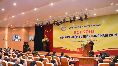 Dự hội nghị triển khai tổng kết ngành ngân hàng năm qua và nhiệm vụ năm nay, Thủ tướng Nguyễn Xuân Phúc đánh giá cao hệ thống ngân hàng đã góp phần quan trọng vào tăng trưởng kinh tế và kiểm soát lạm phát năm qua (Thời sự trưa 9/1/2019)