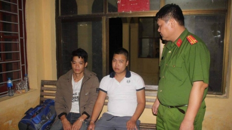 THỜI SỰ 18H00 CHIỀU 19/10/2019: Cơ quan điều tra đang làm rõ động cơ, mục đích của những kẻ đổ dầu thải "đầu độc" nguồn nước, khi cung đường di chuyển của chúng thể hiện rõ sự bất thường