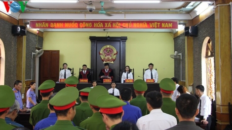 THỜI SỰ 12H TRƯA 18/10/2019: Hội đồng xét xử tuyên trả hồ sơ vụ án để điều tra làm rõ hành vi đưa, nhận và môi giới hối lộ, trong vụ án gian lận điểm thi tại tỉnh Sơn La.