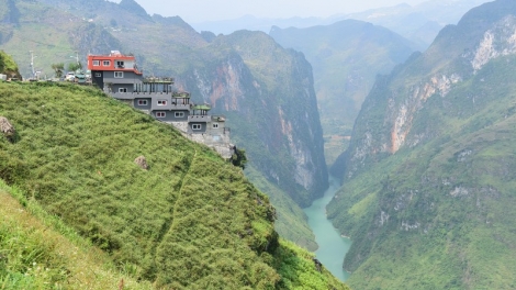 Công trình xây dựng trái phép ở đèo Mã Pì Lèng: Trách nhiệm của chính quyền địa phương khi để xảy ra sai phạm (8/10/2019)