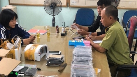 Hà Nội: Tạm giữ hàng trăm điện thoại di động không giấy tờ (29/10/2019)