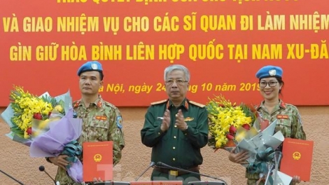 THỜI SỰ 21H30 ĐÊM 24/10/2019: Trao Quyết định của Chủ tịch nước và giao nhiệm vụ cho 2 sĩ quan chuẩn bị đi làm nhiệm vụ tại Phái bộ Gìn giữ hòa bình Liên hợp quốc tại Nam Xu-đăng.