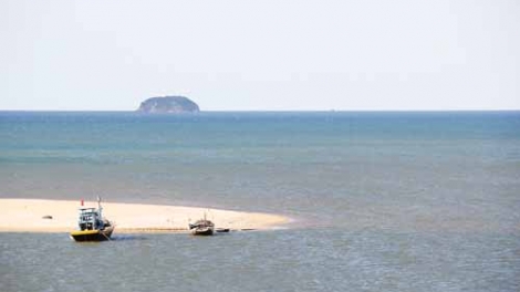 Bãi biển Cẩm Lĩnh, huyện Cẩm Xuyên, tỉnh Hà Tĩnh: Hoang sơ và được ví như "Nàng công chúa chưa được đánh thức" (22/11/2019)
