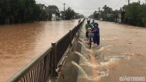 THỜI SỰ 12H TRƯA 1/11/2019: Hoàn lưu bão số 5 sẽ gây mưa lũ trong vài ngày tới, các địa phương cần sẵn sàng các phương án ứng phó.