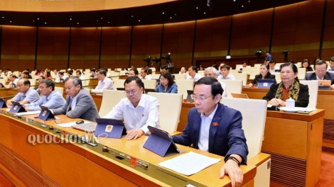 THỜI SỰ 12H TRƯA 4/11/2019: Quốc hội nghe báo cáo và thẩm tra về công tác của Chánh án Tòa án nhân dân tối cao, Viện trưởng Viện Kiểm sát nhân dân tối cao; công tác phòng ngừa, chống tội phạm và vi phạm luật; công tác thi hành án; công tác phòng, chống tham nhũng năm 2019.
