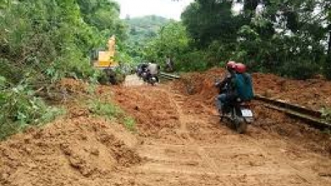 THỜI SỰ 21H30 ĐÊM 3/11/2019: Ban Chỉ đạo Trung ương về phòng chống thiên tai cảnh báo các địa phương khu vực miền Trung và Tây Nguyên tiếp tục có mưa lớn kéo dài, nguy cơ cao xảy ra sạt lở đất, lũ quét ở miền núi, ngập lụt sâu, chia cắt tại các khu vực thấp trũng trong những ngày tới.