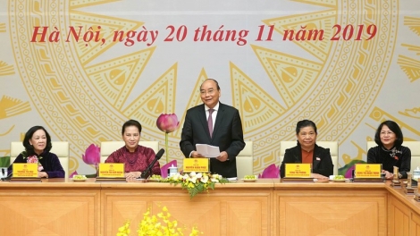 THỜI SỰ 21H30 ĐÊM 20/11/2019: Tại buổi gặp mặt các nữ Đại biểu Quốc hội Khóa 14, Thủ tướng Nguyễn Xuân Phúc gửi lời chúc mừng tốt đẹp nhất tới các đại biểu nữ là giáo viên và các thầy cô giáo trên cả nước.