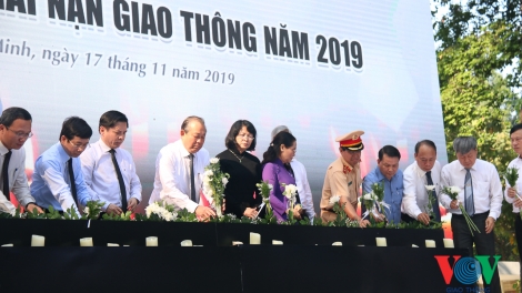 THỜI SỰ 12H TRƯA 17/11/2019:  Ủy ban An toàn Giao thông Quốc gia phối hợp UBND Thành phố Hồ Chí Minh tổ chức Lễ tưởng niệm nạn nhân tử vong do tai nạn giao thông năm 2019.