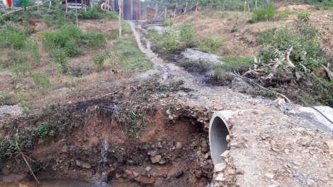 THỜI SỰ 21H30 ĐÊM 10/11/2019: 200 lít dầu thải được các lực lượng chức năng tỉnh Quảng Trị phát hiện bị đổ xuống đầu nguồn sông Hiếu, chảy qua 3 huyện Cam Lộ, Gio Linh, Triệu Phong và thành phố Đông Hà