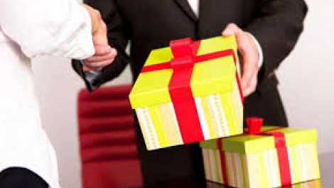 Biếu, nhận quà Tết và hành động nêu gương (23/12/2019)