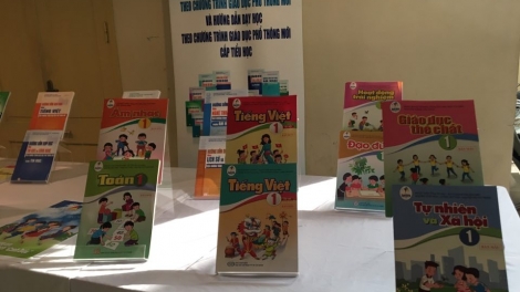 THỜI SỰ 18H CHIỀU 17/12/2019: Ra mắt bộ sách giáo khoa lớp 1 mang tên: “Cánh Diều”. Đây là bộ sách giáo khoa xã hội hóa đầu tiên theo Nghị quyết của Đảng và Quốc hội về đổi mới chương trình, sách giáo khoa giáo dục phổ thông.