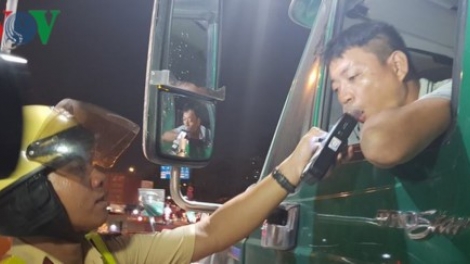 THỜI SỰ 18H00 CHIỀU 28/12/2019: Bắt đầu từ năm 2020 sẽ xử lý mạnh tay, quyết liệt với lái xe sử dụng rượu bia, ma túy khi tham gia giao thông