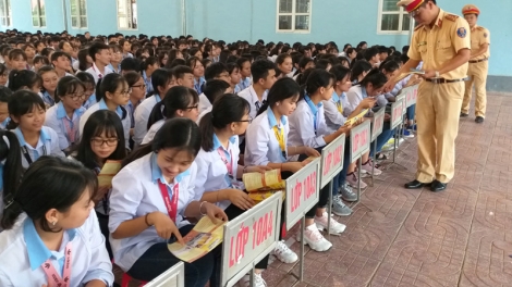 Vai trò và tác dụng của giảng dạy pháp luật giao thông trong học đường (3/12/2019)
