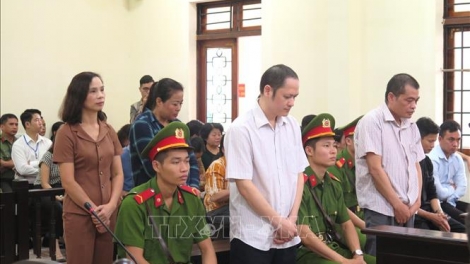 THỜI SỰ 12H TRƯA 31/12/2019: Ủy ban Kiểm tra Tỉnh ủy Hà Giang kỷ luật thêm 2 lãnh đạo chủ chốt liên quan tới sai phạm trong kỳ thi THPT quốc gia năm 2018.
