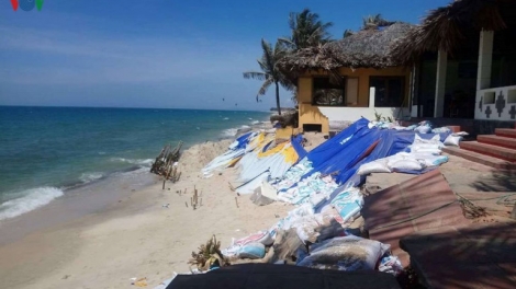 THỜI SỰ 21H30 ĐÊM 16/12/2019: Báo động tình trạng xây kè tự phát chống nước biển xâm thực tại Bình Thuận
