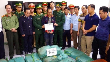 Phá chuyên án ma túy rất lớn ở cửa khẩu Cầu Treo, tỉnh Hà Tĩnh, thu giữ gần 300 kg ma túy tổng hợp dạng đá: Đây là vụ vận chuyển ma túy đá lớn thứ 2 tại nước ta từ trước đến nay (Thời sự chiều 17/2/2019)