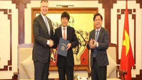 Cục Hàng không liên bang Hoa Kỳ vừa trao chứng chỉ công nhận năng lực giám sát an toàn hàng không mức 1 cho Cục Hàng không Việt Nam, đánh dấu bước tiến quan trọng trên đường tiến tới việc mở đường bay thẳng giữa Việt Nam và Hoa Kỳ (16/2/2019)
