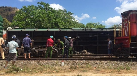 4 vụ trật bánh xe lửa liên tiếp trong hơn 3 tuần qua gióng lên hồi chuông báo động về an toàn đường sắt (19/2/2019)