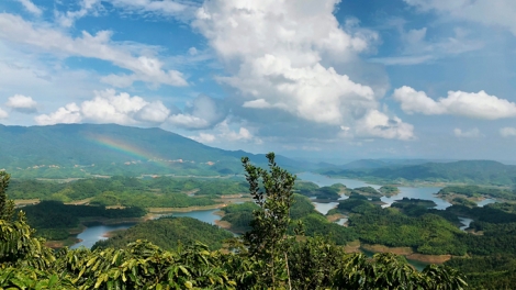 Thư giãn giữa thiên nhiên trên hồ Tà Đùng, Đăk Nông (15/2/2019)