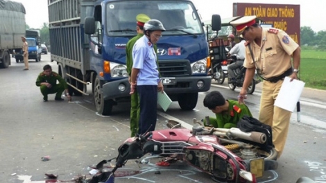 Ngày nghỉ Tết thứ 2, cả nước xảy ra 34 vụ tai nạn giao thông, làm 17 người thiệt mạng và 37 người bị thương (Thời sự chiều 3/2/2019)