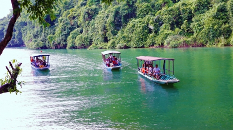Ngỡ ngàng trước vẻ đẹp non nước hùng vĩ hồ Ba Bể (1/3/2019)