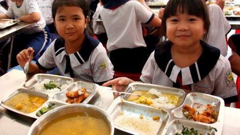 Để bữa ăn học đường an toàn: Cần tăng quyền giám sát của phụ huynh (21/3/2019)