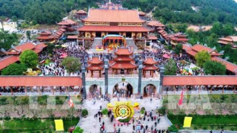 Giáo hội Phật giáo Việt Nam đề nghị làm rõ sự việc mê tín, dị đoan tại chùa Ba Vàng, tỉnh Quảng Ninh và kiểm điểm nghiêm khắc các cá nhân liên quan (Thời sự trưa 24/3/2019)