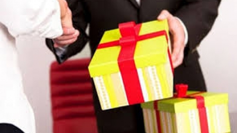 Không bịt lỗ hổng, liệu từ chối quà tặng không đúng quy định, có khả thi? (29/3/2019)