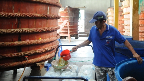 Bộ Khoa học Công nghệ công bố tạm dừng thẩm định Dự thảo tiêu chuẩn quốc gia về quy phạm thực hành sản xuất nước mắm sau nhiều tranh cãi liên quan (Thời sự trưa 12/3/2019)