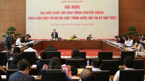 Nhiều đại biểu Quốc hội chuyên trách chưa đồng tình với việc điều chỉnh mức vốn đầu tư của các dự án trọng điểm quốc gia (Thời sự trưa 5/4/2019)