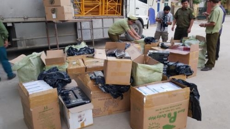 Quảng Bình: Phát hiện 18.600 bao thuốc lá điếu do nước ngoài sản xuất nhập lậu (26/4/2019)