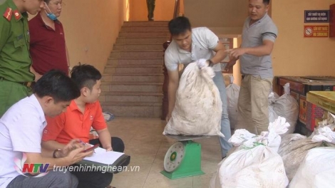 Công an Nghệ An thông tin chính thức về việc thu giữ lượng lớn chất ma túy, cho biết đã bắt ba đối tượng và thu giữ 700 kg ma túy đá (Thời sự đêm 17/4/2019)