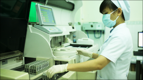 Ngân hàng máu của Bệnh viện Truyền máu Huyết học Thành phố Hồ Chí Minh vừa trở thành đơn vị đầu tiên ở nước ta có thể xuất khẩu huyết tương sang châu Âu (Thời sự trưa 7/4/2019)