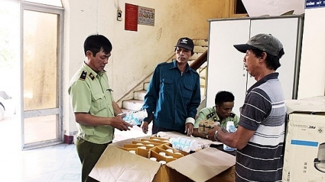 Phú Yên: Thu giữ 2 tấn hàng hoá không rõ nguồn gốc, trên đường vận chuyển vào phía Nam tiêu thụ (5/4/2019)