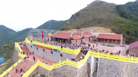 Điểm du lịch tâm linh - Chùa Am Ngọa Vân ở Đông Triều, Quảng Ninh (19/4/2019)