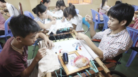 Ngày Người khuyết tật Việt Nam: Hãy nhìn vào khả năng của người khuyết tật, hơn là nhìn vào sự khiếm khuyết của họ (Thời sự trưa 18/4/2019)