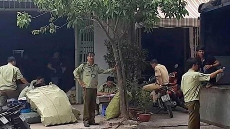 Quản lý thị trường thành phố Hồ Chí Minh: Phát hiện cơ sở nghi sản xuất dầu nhớt giả (12/4/2019)