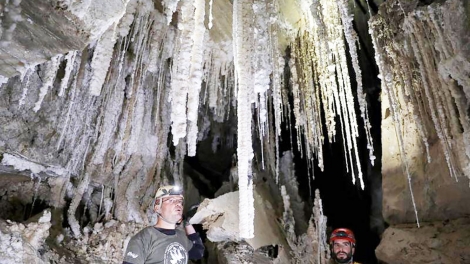 Israel phát hiện hang động muối dài nhất thế giới có tên gọi Malham (1/4/2019)