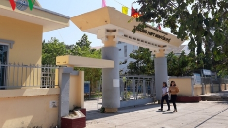 Tỉnh Bình Thuận tạm dừng buổi thi học kỳ 2 môn Văn lớp 12 do bị lộ đề (Thời sự trưa 3/4/2019)