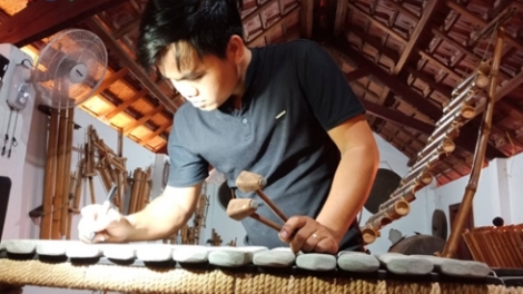 Chàng trai Sê Đăng đam mê nhạc cụ dân tộc (9/4/2019)